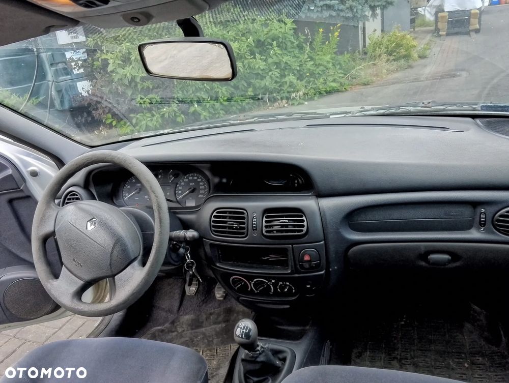 Renault Megane I FL (99-02r.) 1.4 B 95KM. Silnik K4J 714 Skrzynia JC5 107.Cały na części. GWARANCJA !!!  Przód Tył Zestaw Komplet Drzwi Klapa Zderzak Błotnik Maska Grill Atrapa Szyba Pas Lampa Lusterko Boczki Fotel Kanapa Kokpit Deska Rozdzielcza Przełącznik Włącznik Sterownik Przewody Wiązka Instalacja Moduł Komputer Czujnik Listwa Pompa Alternator Wtryski Głowica Rozrusznik Kompresor Sprzęgło Dwumas Silnik Skrzynia ABS Klimatyzacji Paliwa Wspomagania Kolektor Turbina Przepustnica Zawór Chłodnica Koło Hak Belka Sanki Zawieszenie Mcpherson Półoś Amortyzator Wydech Tłumik Zacisk Most - 8