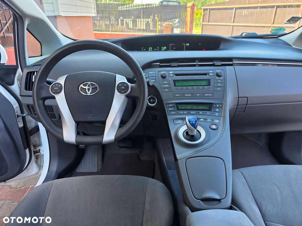 Toyota Prius (Hybrid) - 24