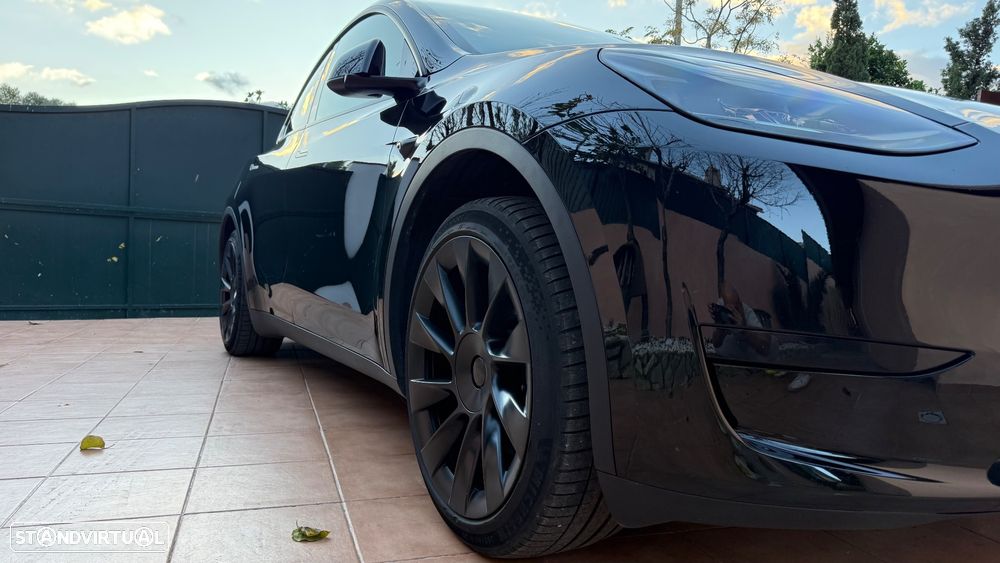 Tesla Model Y Long-Range RWD - 3