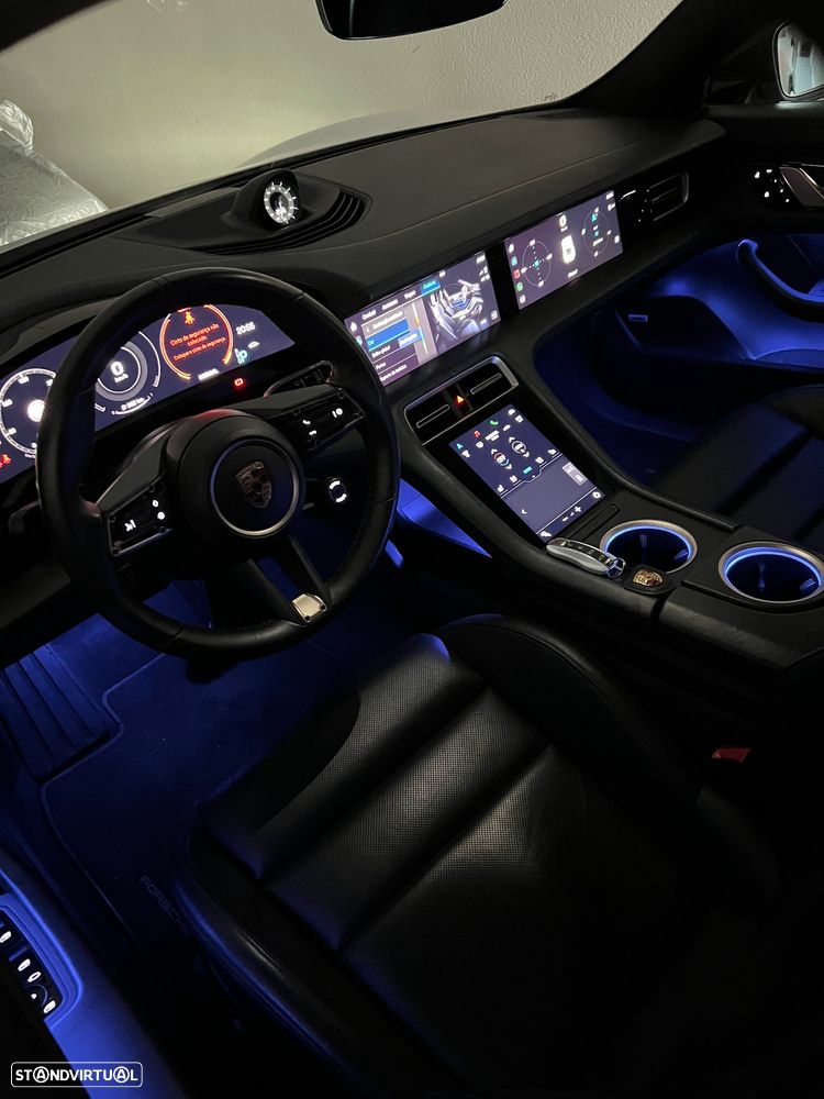 Porsche Taycan Turbo S - 35