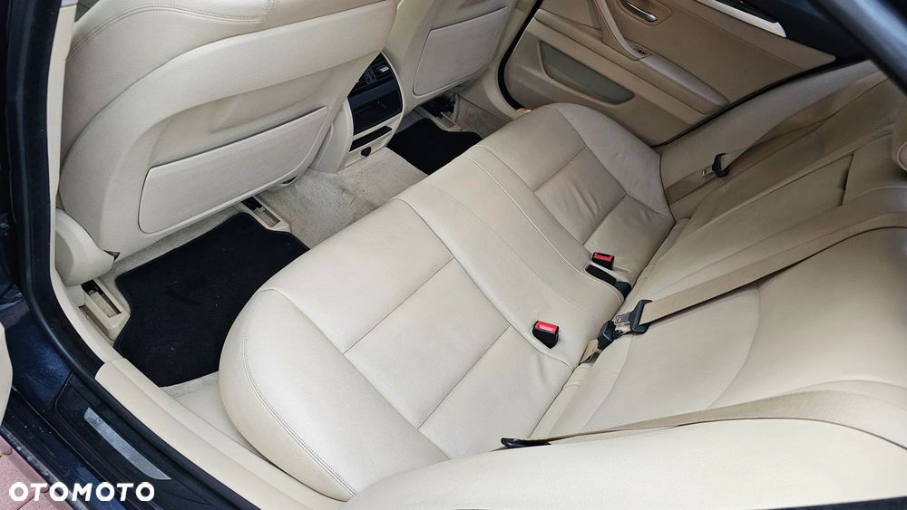 BMW Seria 5 528i xDrive Sport-Aut Luxury Line - 26