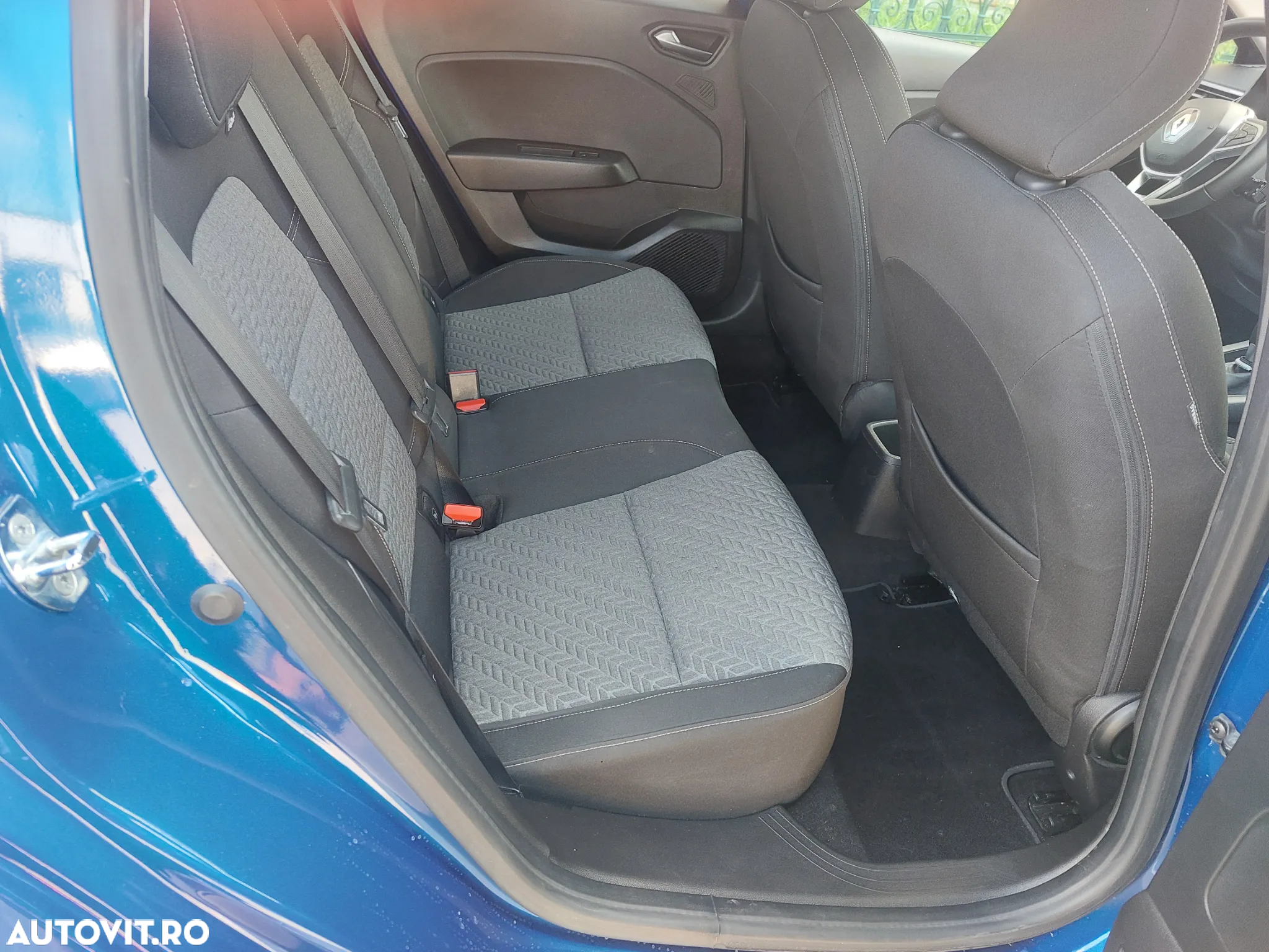 Renault Clio TCe 90 CVT TECHNO - 32