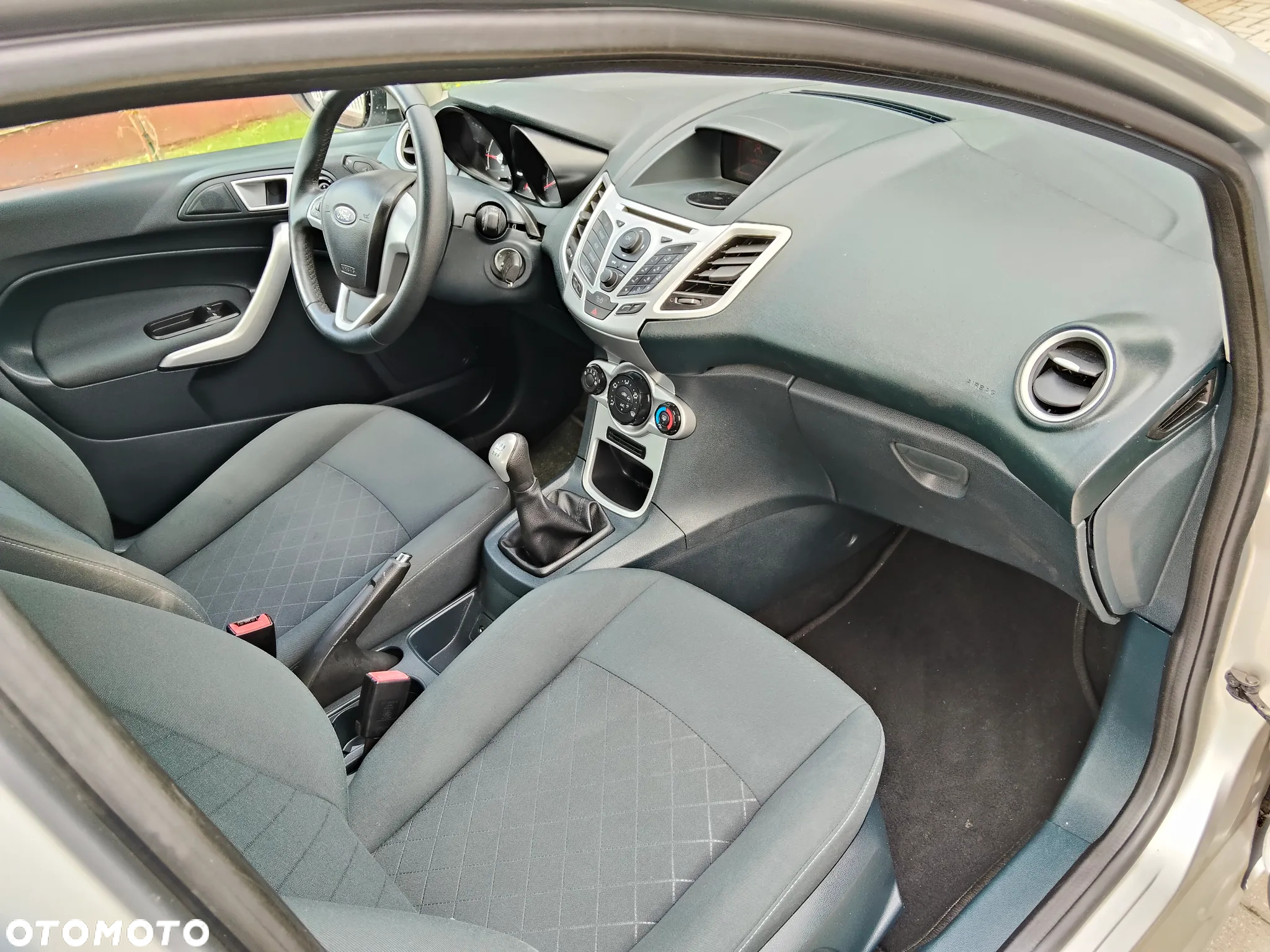 Ford Fiesta 1.25 Silver X (Ambiente) - 29