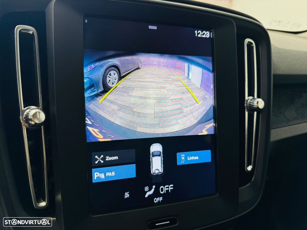 Volvo XC 40 1.5 T3 Momentum Plus - 12