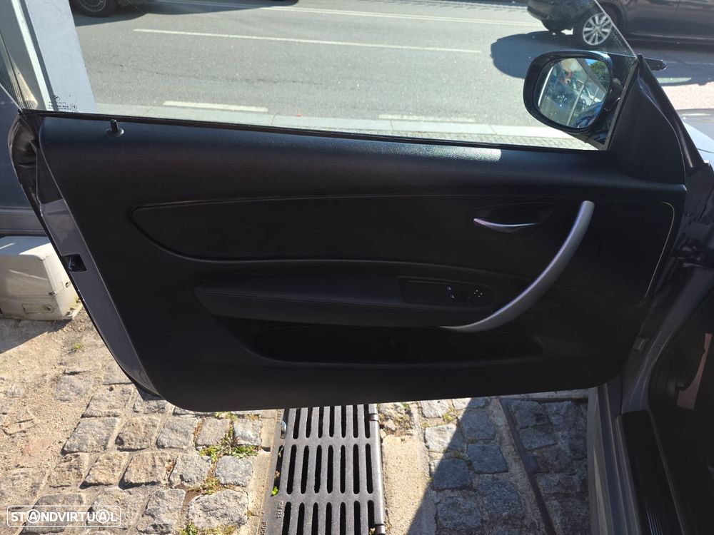 BMW 118 d Limited Edition Lifestyle c/ M Sport Pack - 17