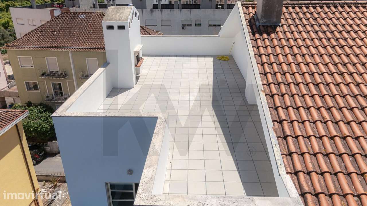 T3 Duplex com Garagem e Terraço na Rua do Brasil - Grande imagem: 2/21