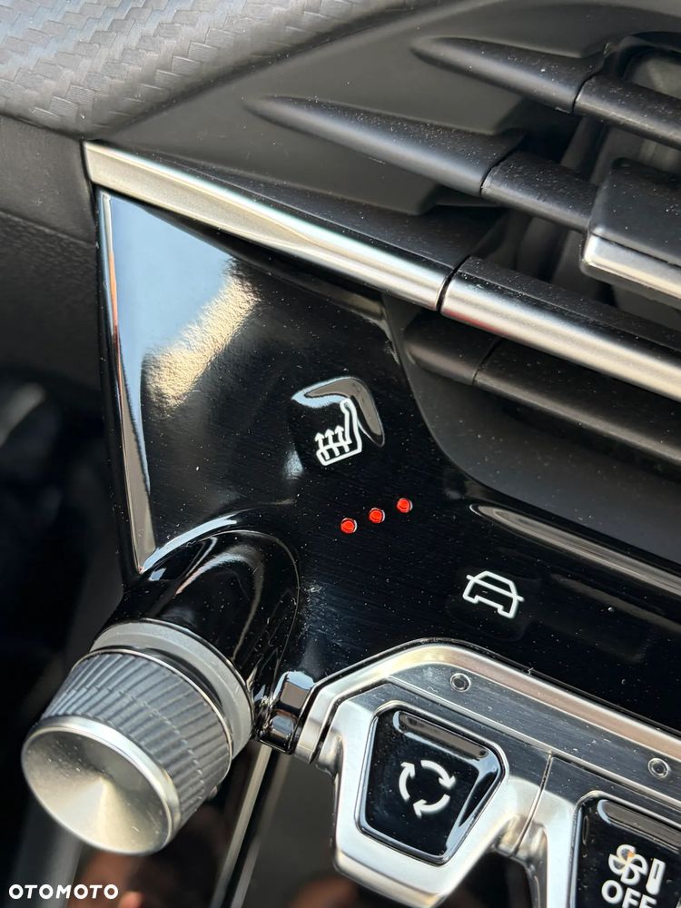 Peugeot 208 - 18