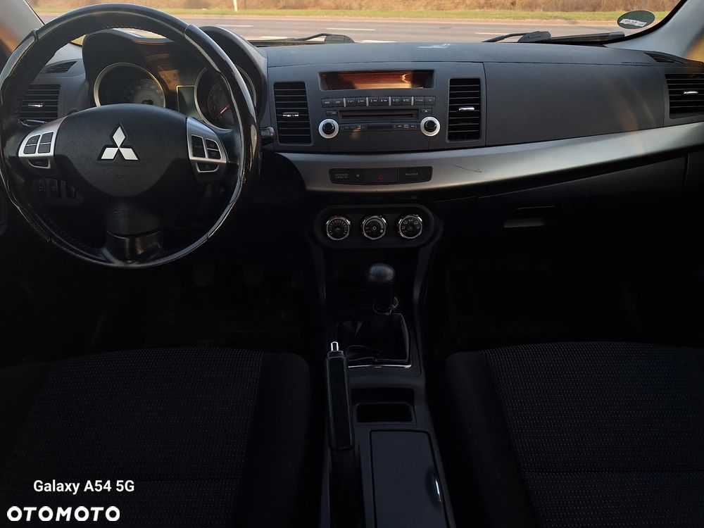 Mitsubishi Lancer 1.8 Invite - 25