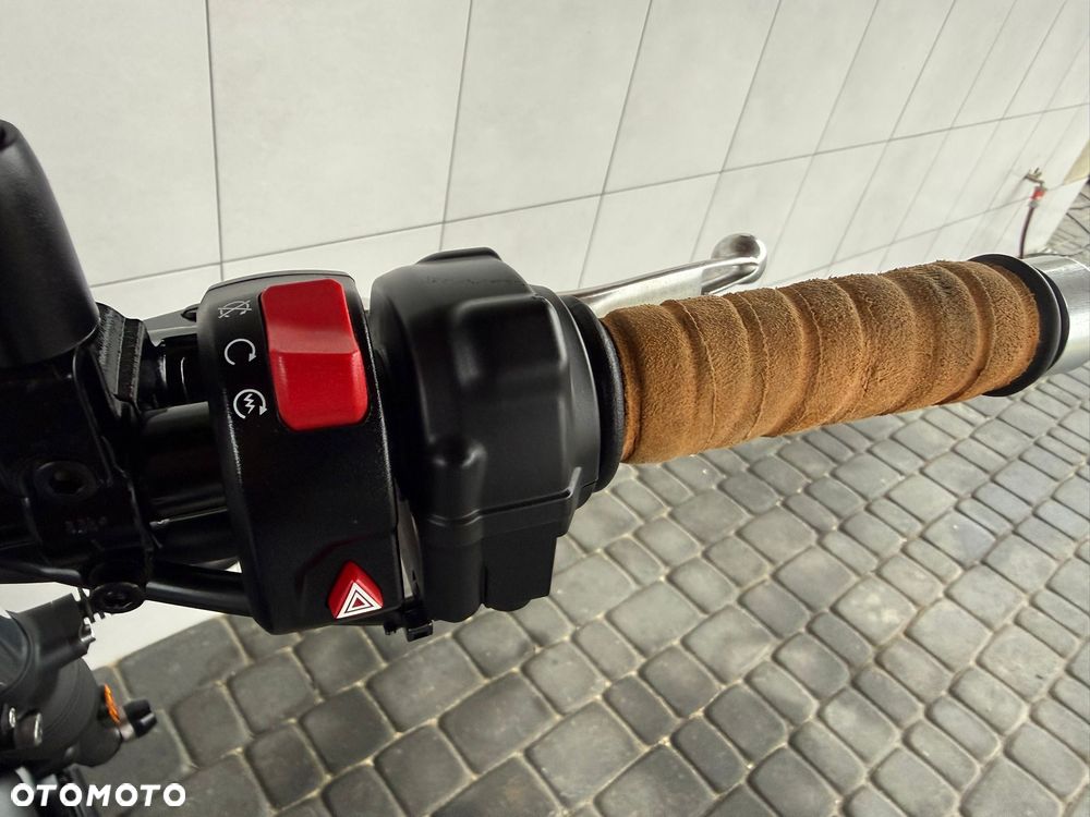 Triumph Street Twin - 18