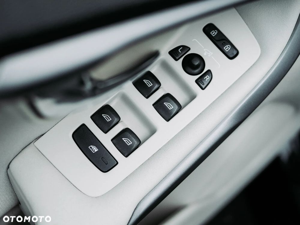 Volvo V40 D2 Drive-E Momentum - 20