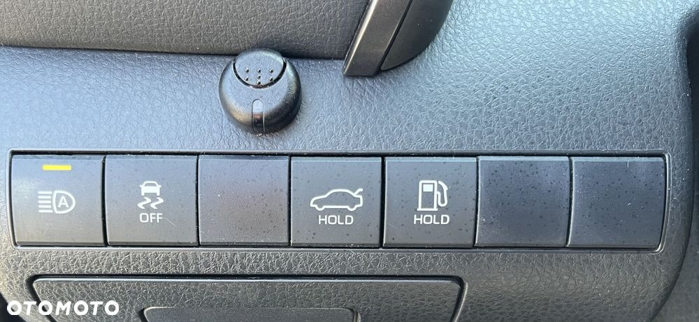 Toyota Camry 2.5 Hybrid Comfort CVT - 23