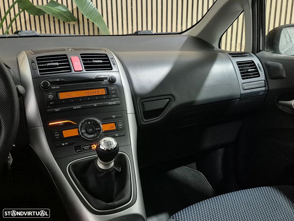 Toyota Auris 1.33 VVT-i Sol - 14