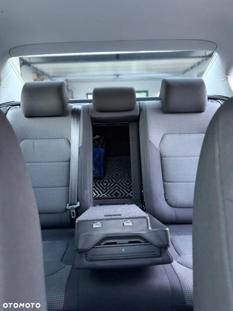 Volkswagen Passat - 14
