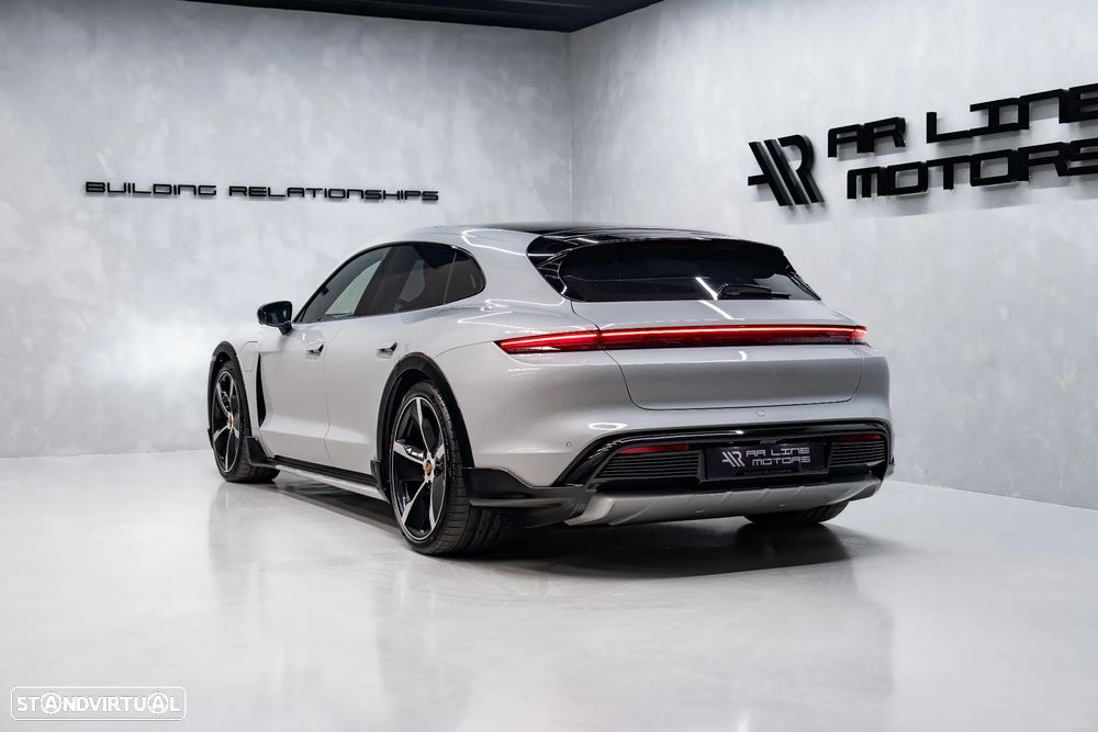 Porsche Taycan Cross Turismo 4 - 13
