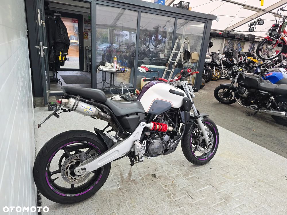 Yamaha MT - 6