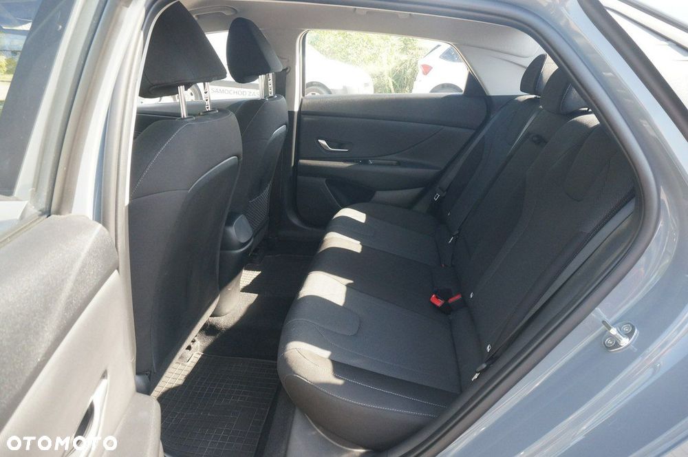 Hyundai Elantra - 24