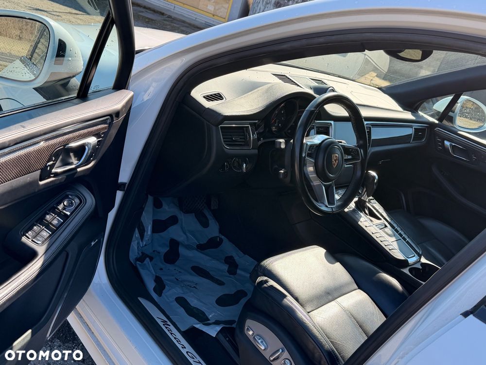 Porsche Macan - 16