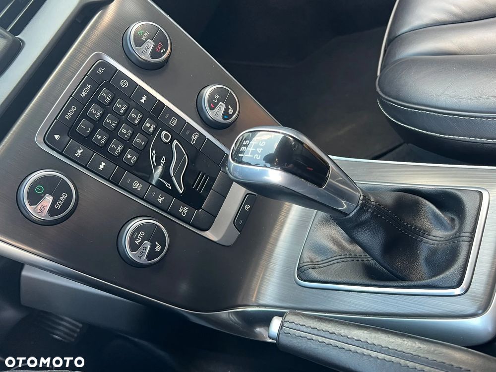 Volvo V40 Cross Country - 25