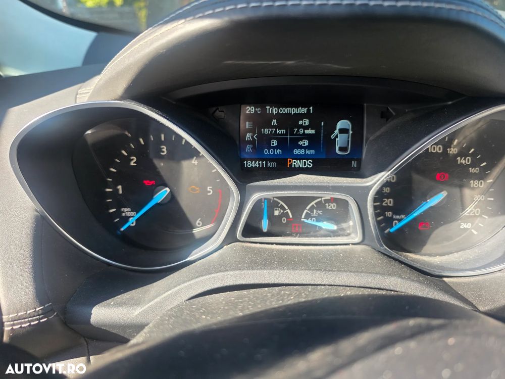 Ford Kuga 2.0 TDCi 4WD Powershift Vignale - 3