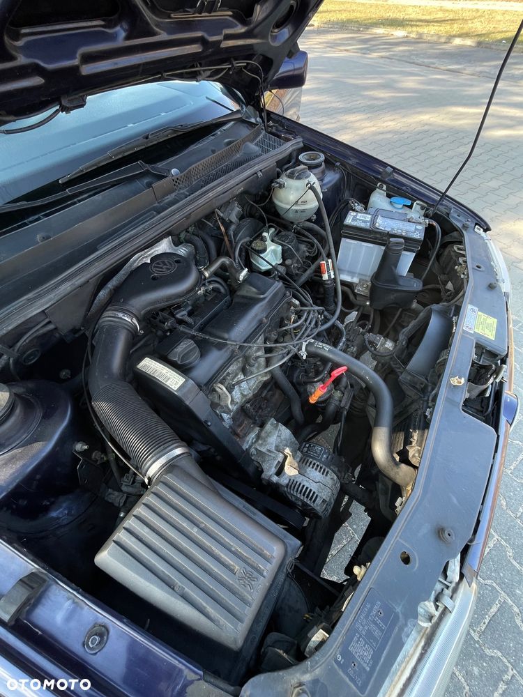 Volkswagen Golf 1.8 GL - 24