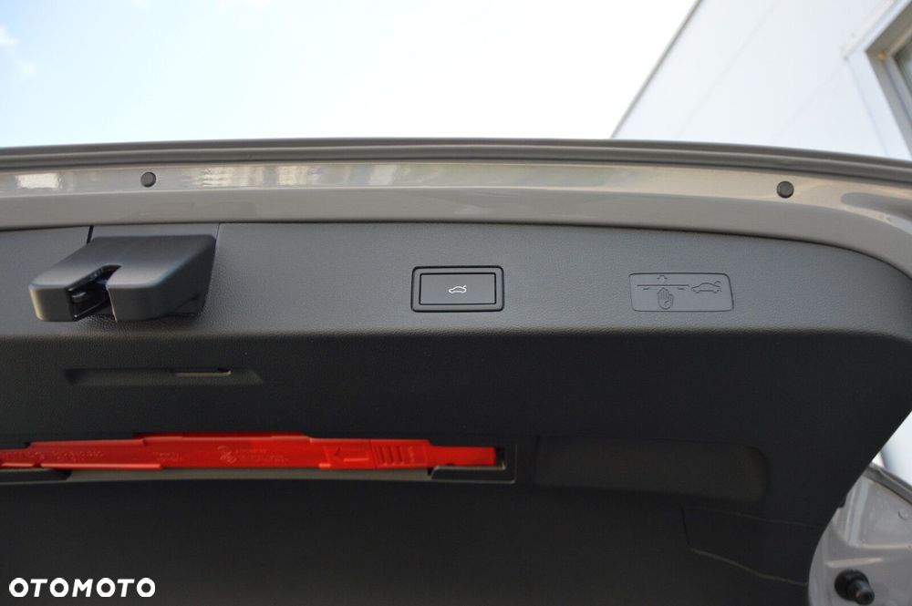 Volkswagen Golf Variant 1.5 eTSI mHEV Life Plus DSG - 32