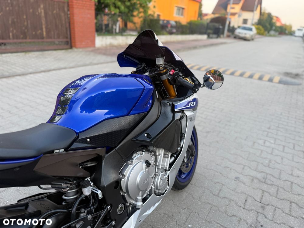 Yamaha R1 - 15