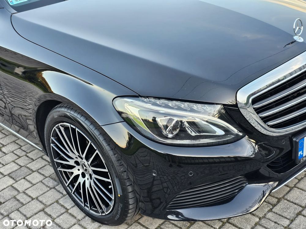 Mercedes-Benz Klasa C 300 7G-TRONIC - 32