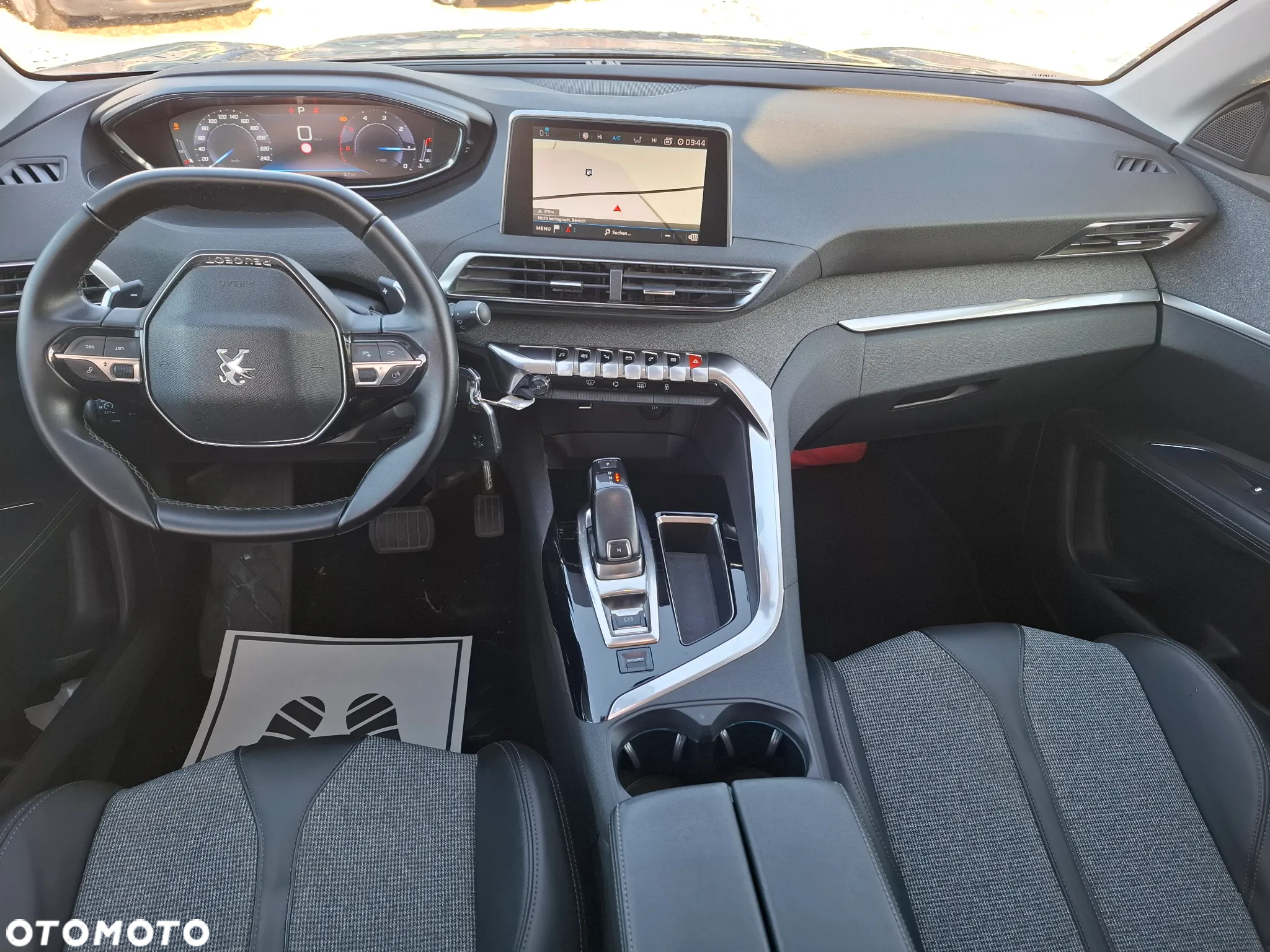 Peugeot 3008 1.5 BlueHDi Allure S&S EAT8 - 26
