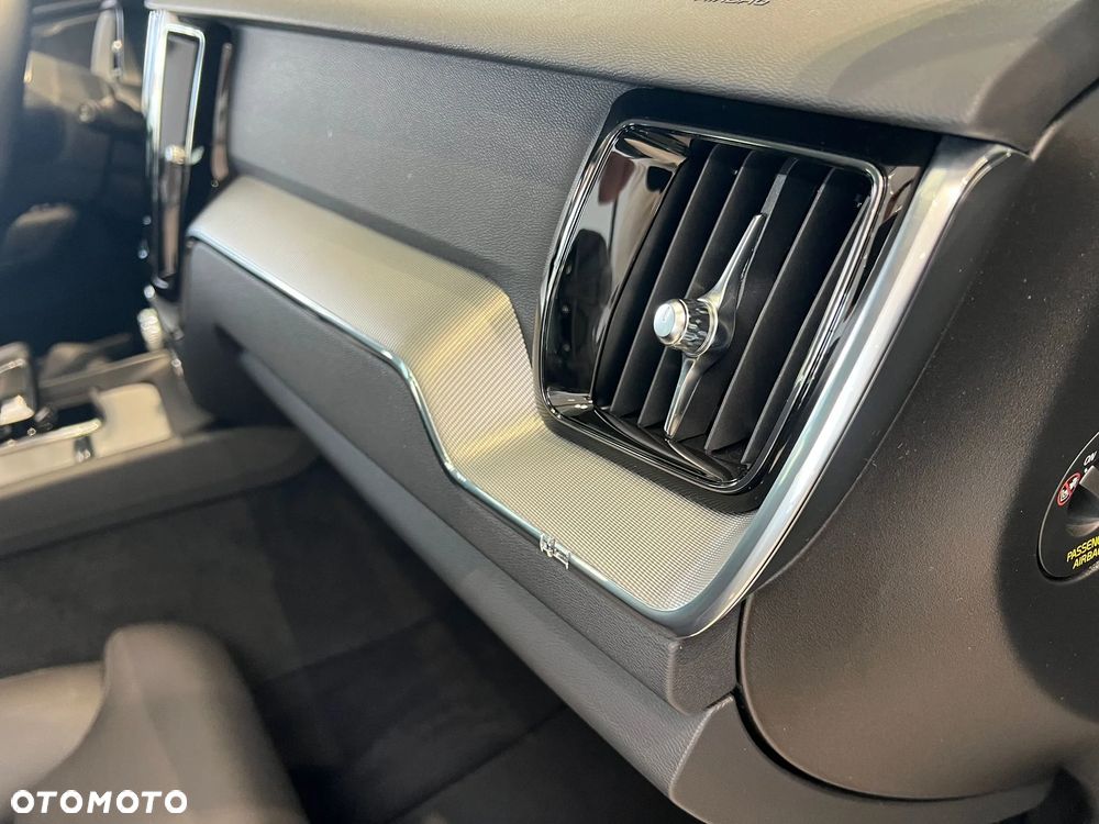 Volvo XC 60 B5 B AWD Geartronic RDesign - 22