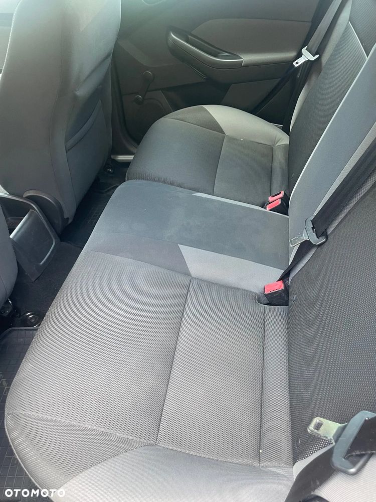 Ford Focus 1.6 Ambiente - 13