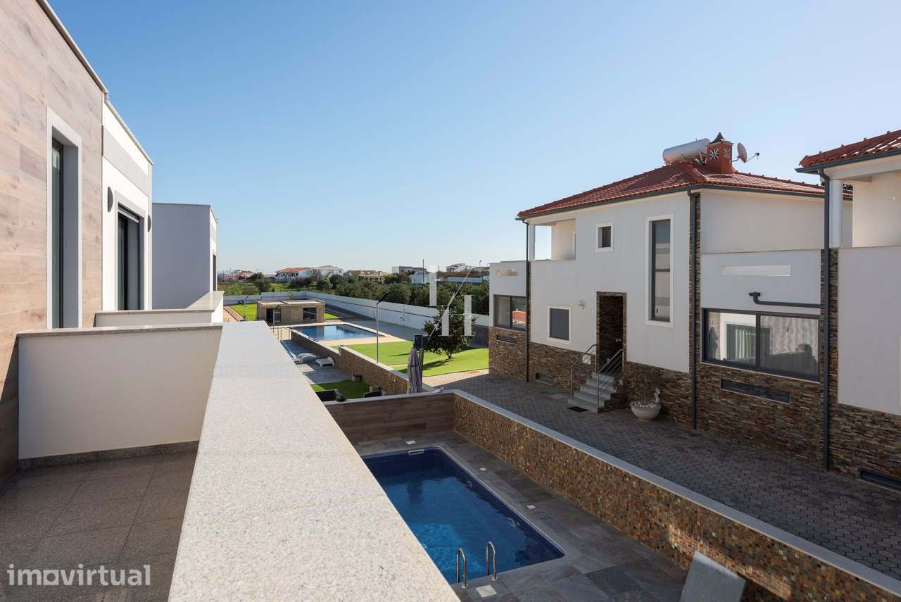 Moradia T3 em banda para venda com piscina privativa no Vale da Azinhe - Grande imagem: 3/25