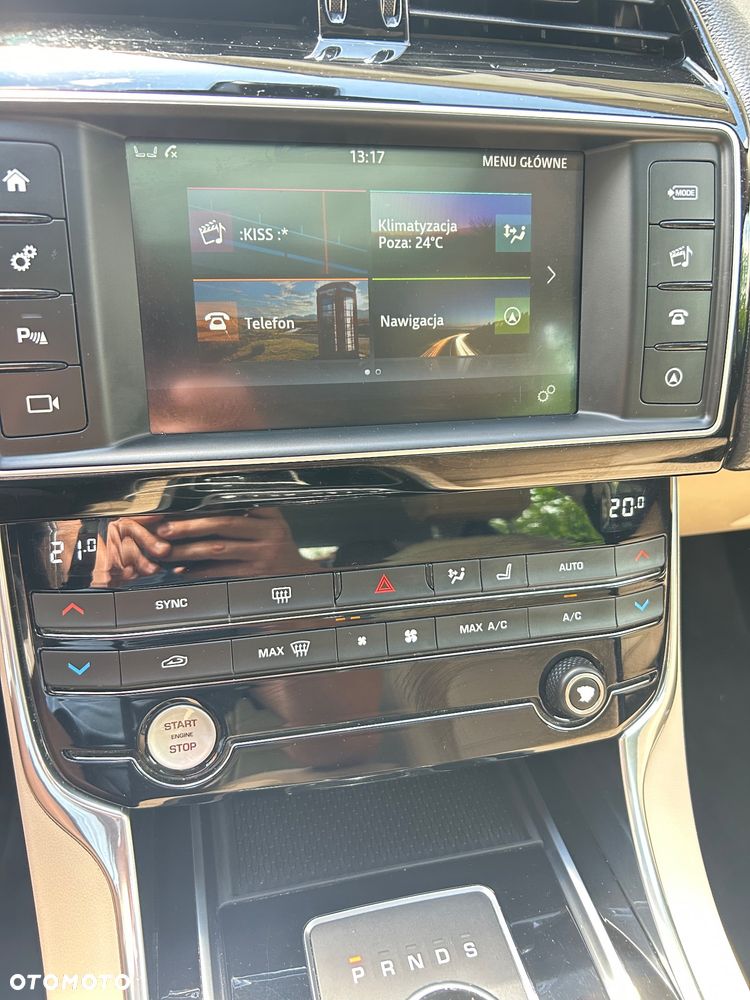 Jaguar XE 2.0 T Prestige - 16