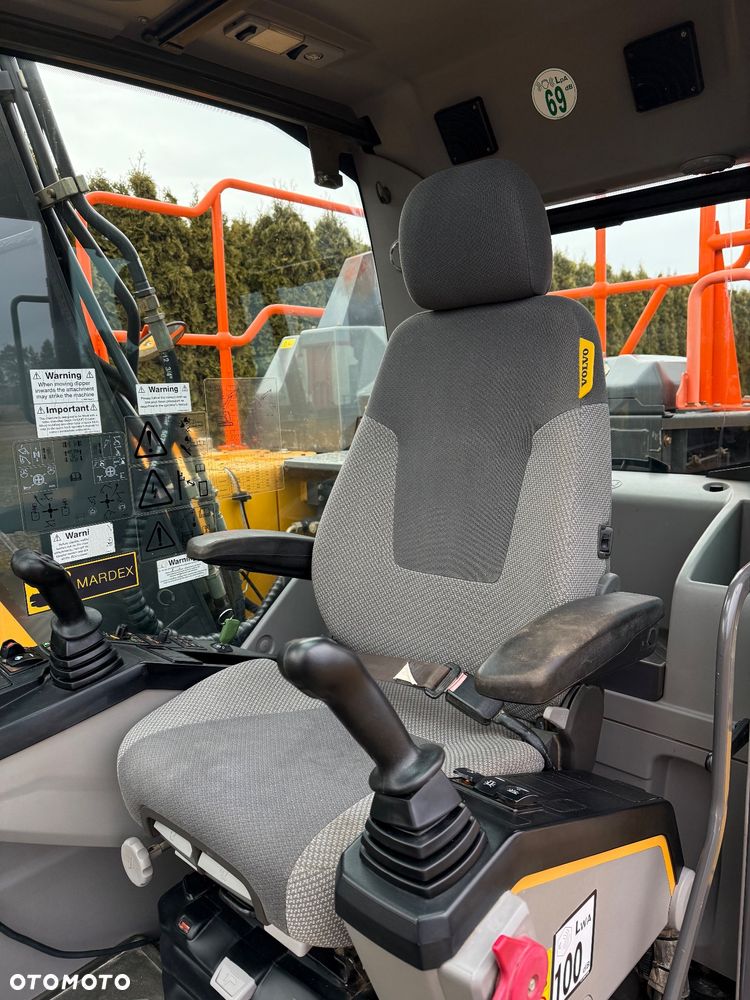 Volvo EC 140 EL - 32