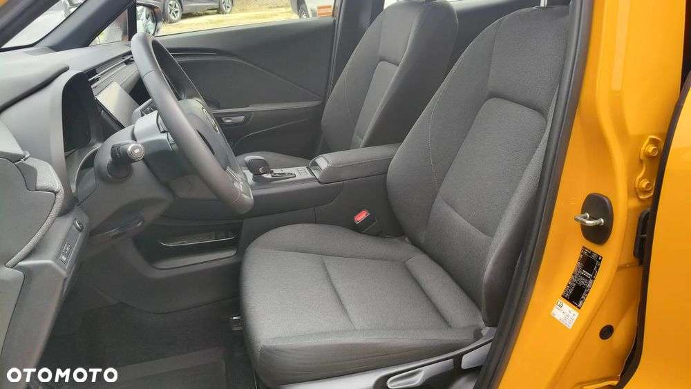 Lexus LBX 1.5 Hybrid - 11