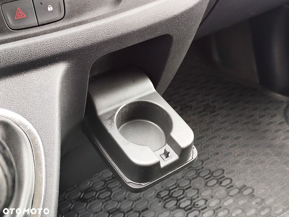 Opel VIVARO - 23