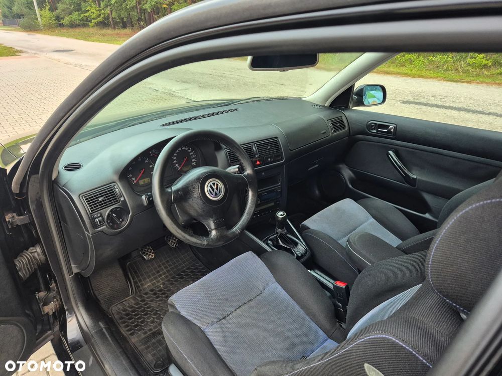 Volkswagen Golf 1.6 - 12