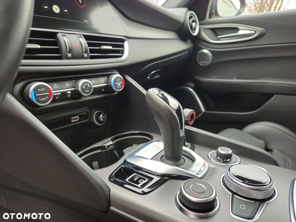 Alfa Romeo Giulia 2.0 Turbo TI Q4 - 32
