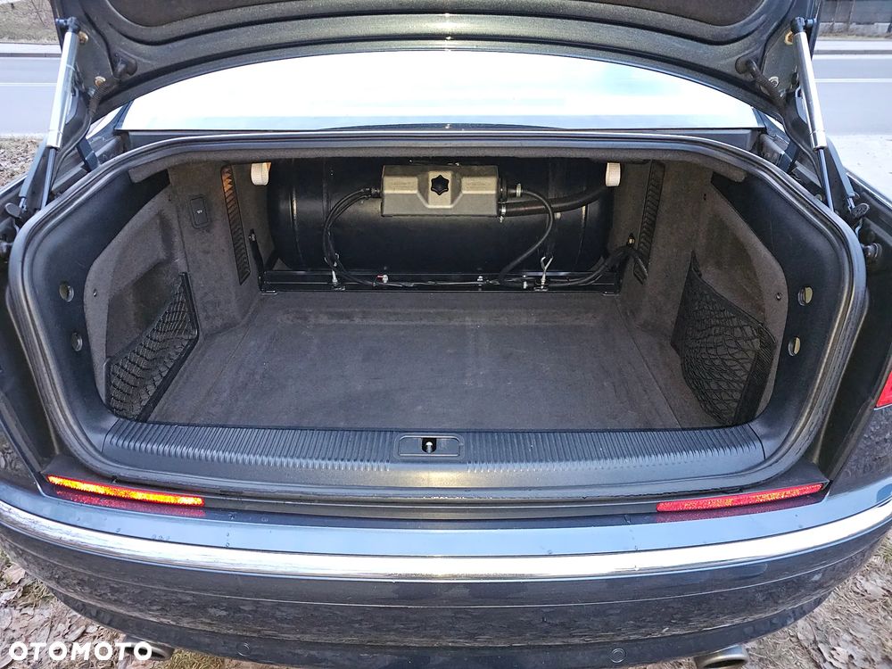 Audi A8 4.2 Quattro - 12