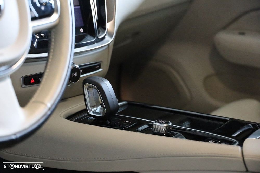 Volvo V60 2.0 T6 AWD TE Plus Bright - 17