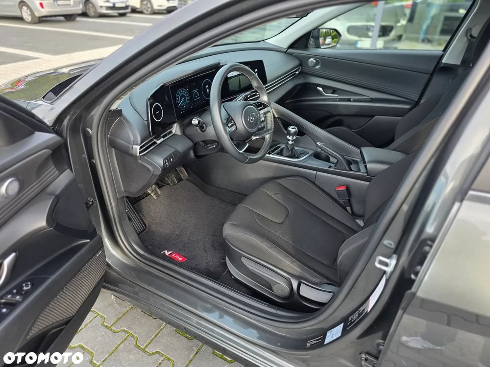 Hyundai Elantra - 17