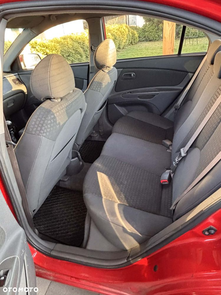 Kia Rio - 7