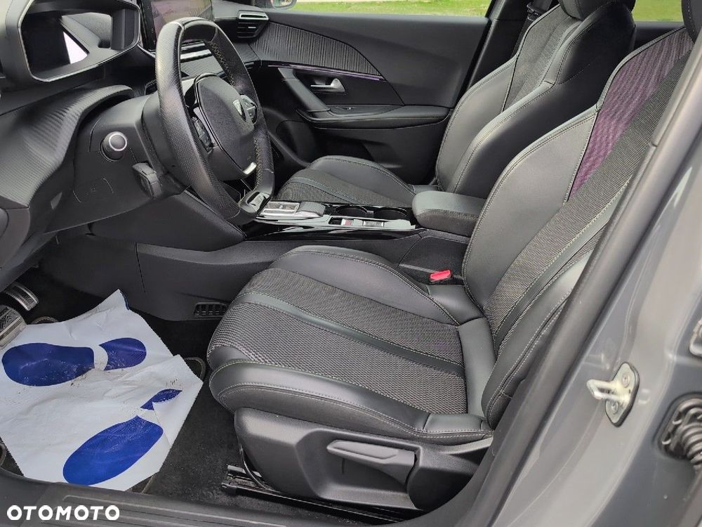 Peugeot 2008 54kWh GT - 10