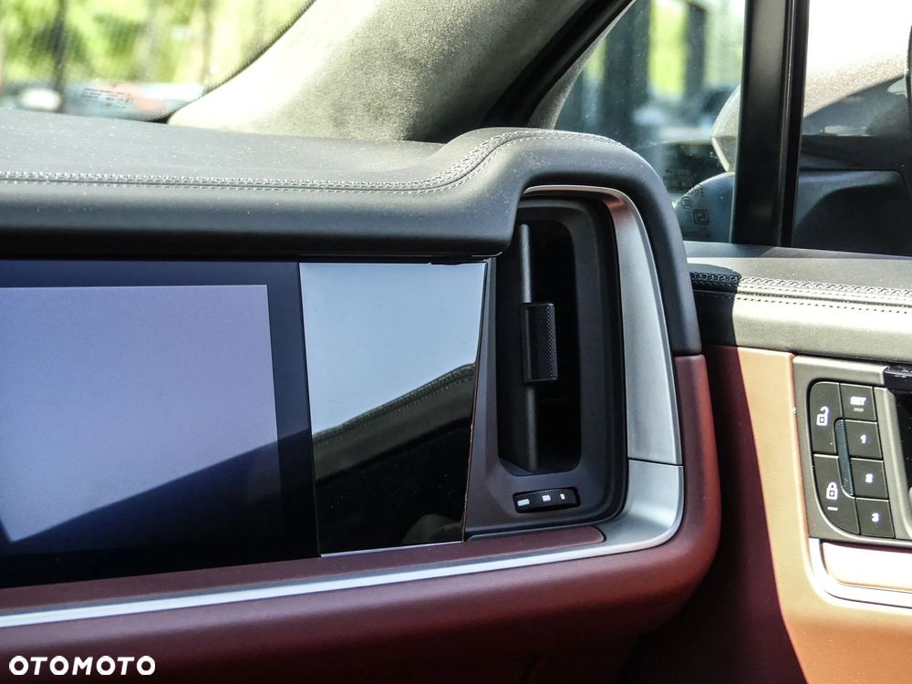 Porsche Cayenne Coupe E-Hybrid PHEV - 16