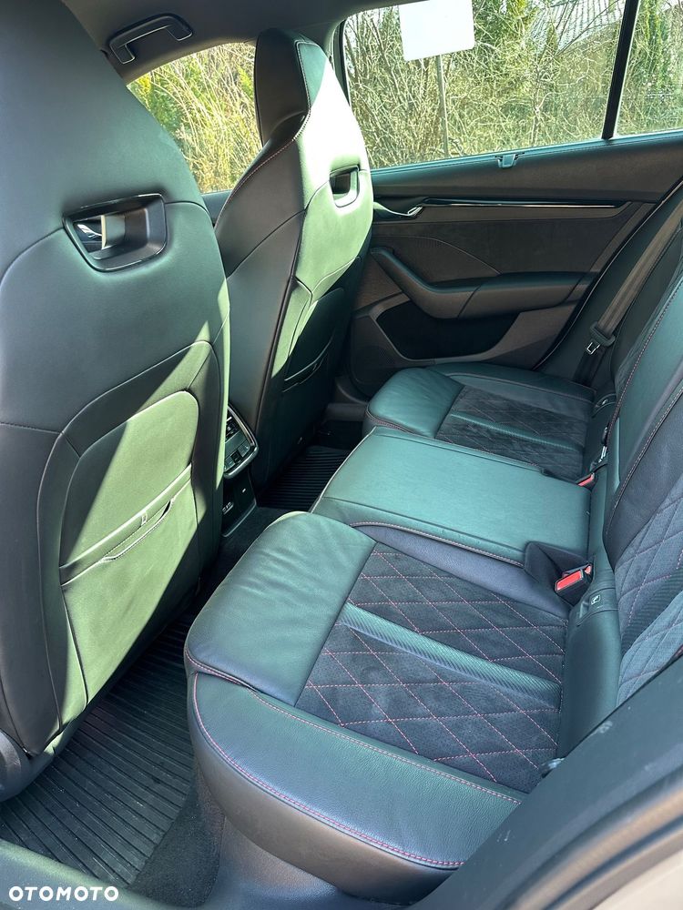 Skoda Octavia 2.0 TDI DSG RS Plus - 11