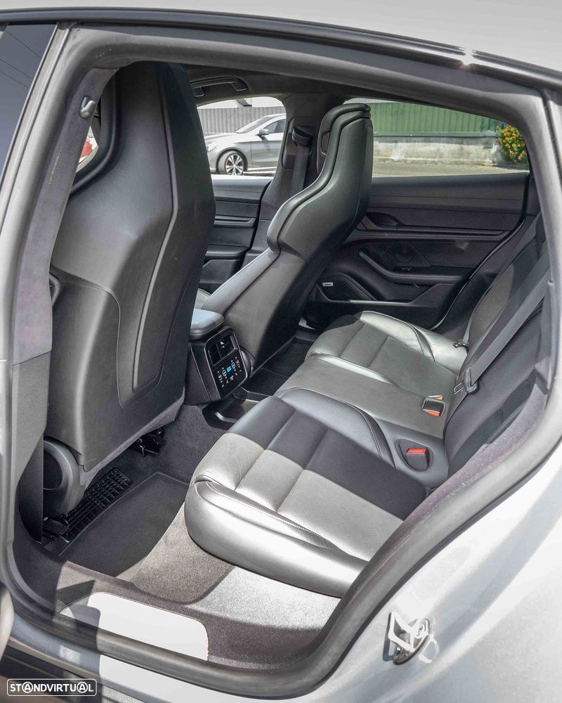 Porsche Taycan Turbo - 22