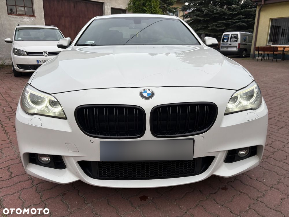 BMW Seria 5 525d xDrive - 13