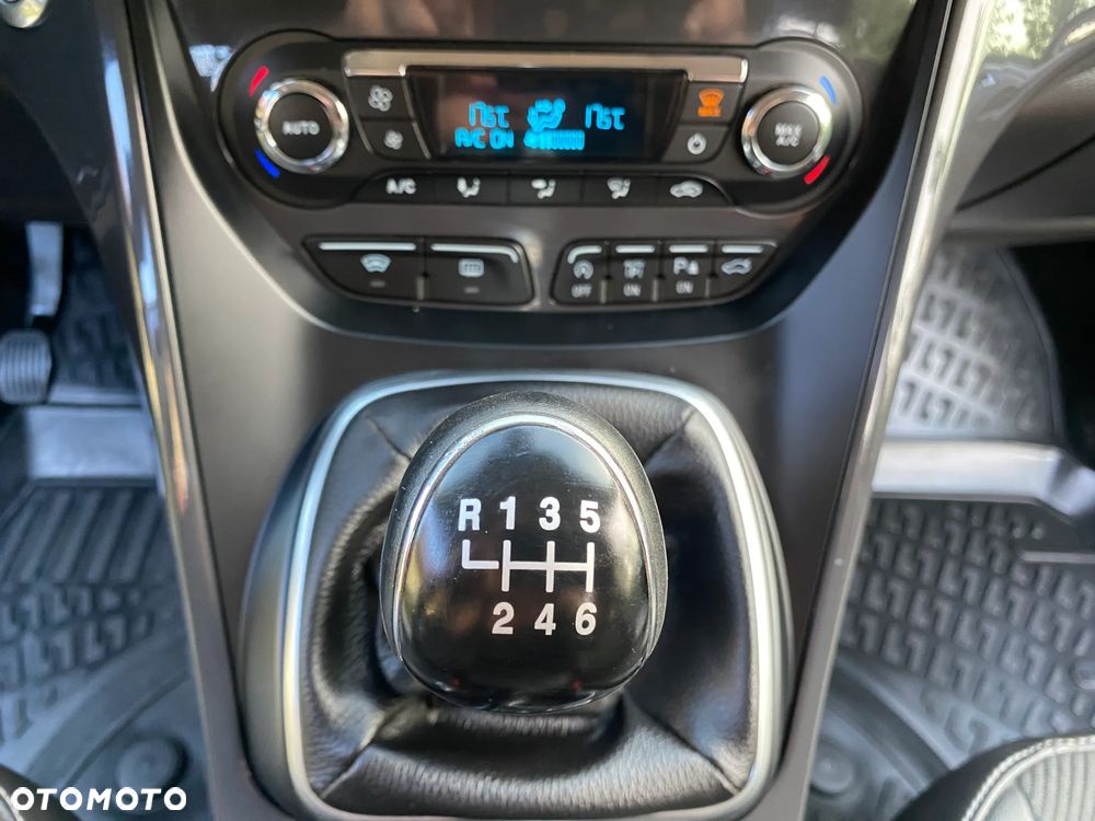 Ford Kuga 2.0 TDCi 4x4 Titanium - 27