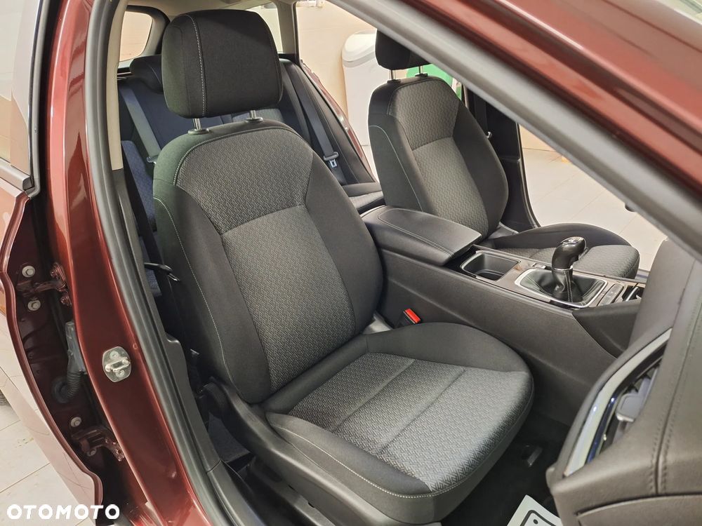 Opel Insignia 1.5 T Exclusive S&S - 27