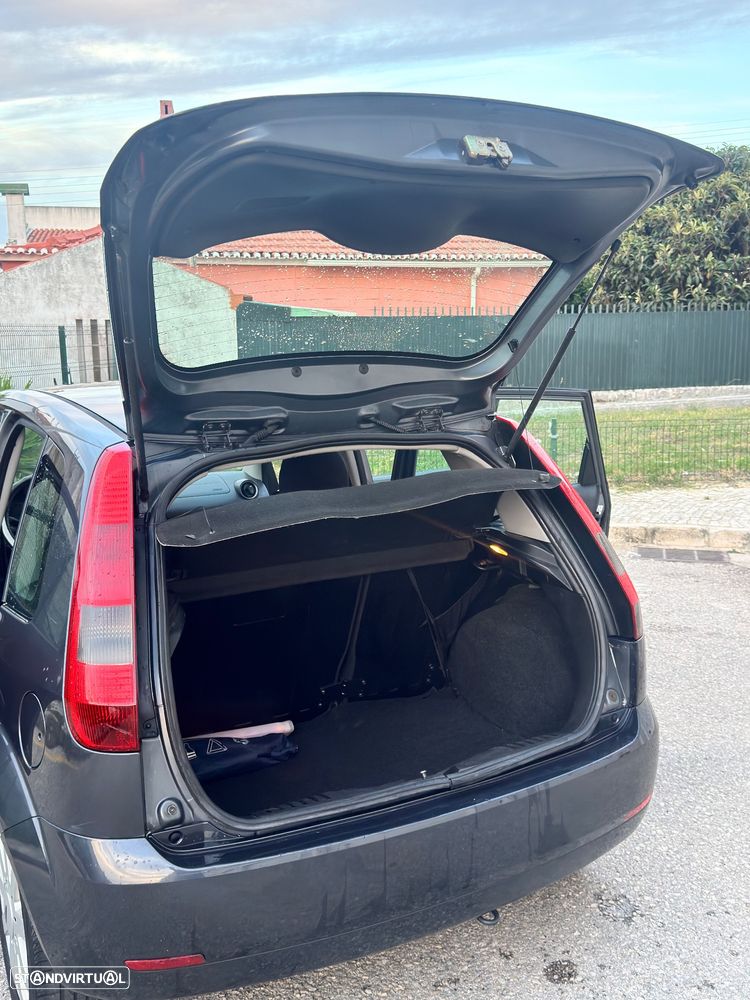 Ford Fiesta 1.25 Ghia - 8