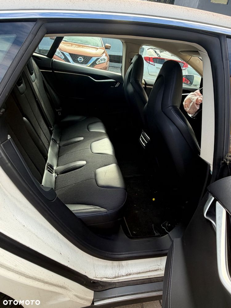 Tesla Model S - 11
